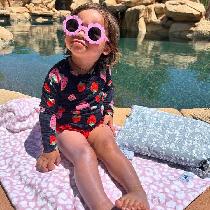 The Kenzie Beach Towel - Leopard: Petal Pink